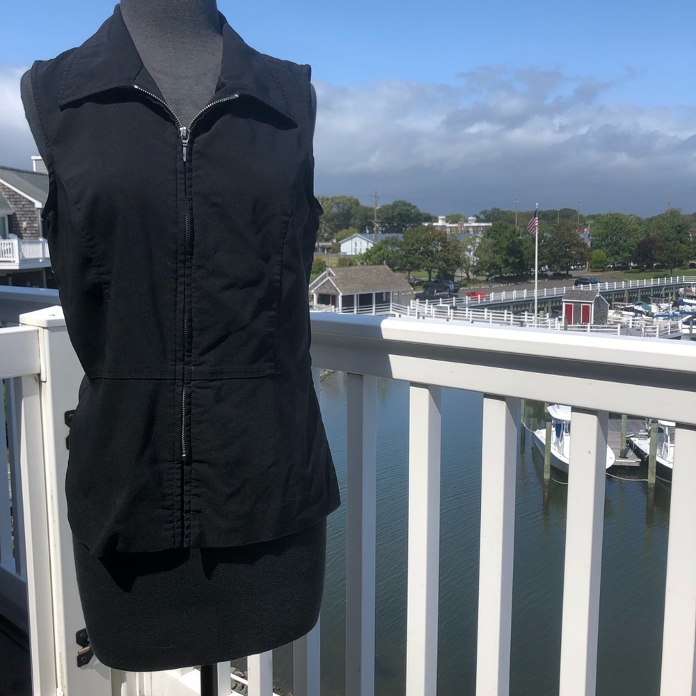 Metro Style Collared Black Tank with Zipper 8